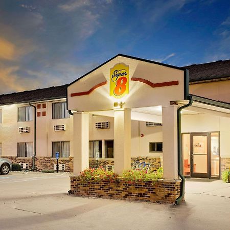 Super 8 By Wyndham St. James Екстериор снимка